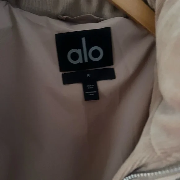 ALO Yoga Taupe Corduroy Puffer Jacket - Picture 7 of 8